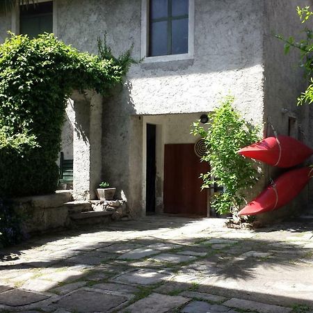 Апартаменты Il Vecchio Cortile Манделло-дель-Ларио Экстерьер фото